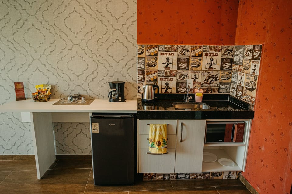 Deluxe Quadruple Room | Private kitchen | Mini-fridge, microwave, coffee/tea maker, electric kettle