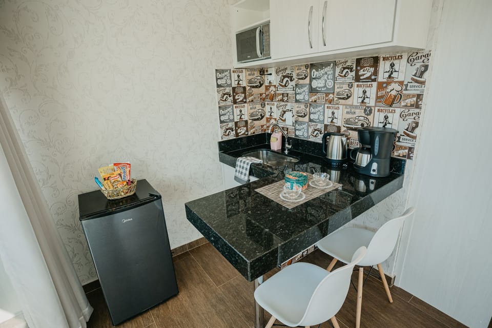 Superior Quadruple Room | Private kitchenette | Mini-fridge, microwave, coffee/tea maker, electric kettle