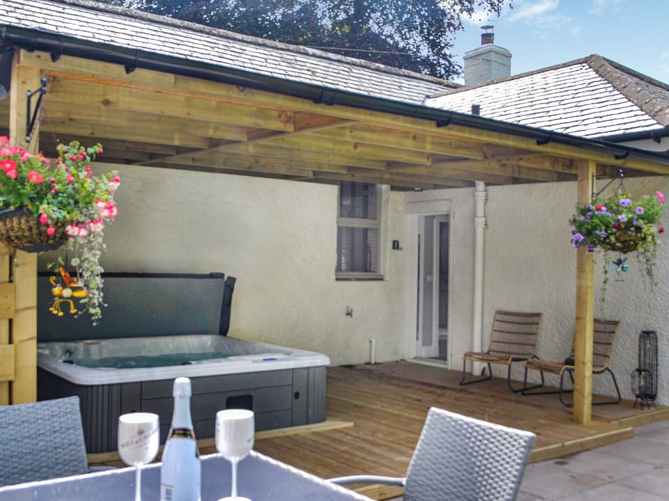 Hot tub | Terraughtie Cottage West - Terraughtie Farm Cottages, Dumfries