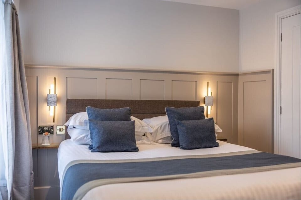 Executive Double Room | Hypo-allergenic bedding, individually decorated, individually furnished