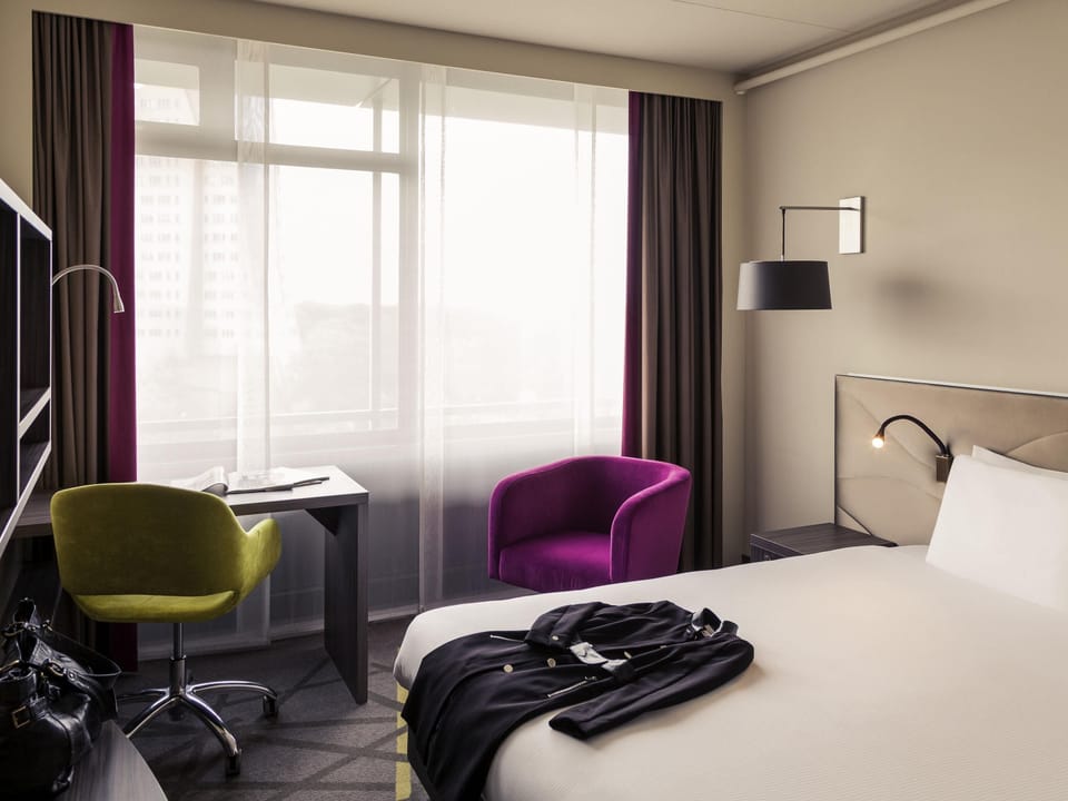 Standard Twin Room, 2 Twin Beds | Minibar, in-room safe, desk, iron/ironing board