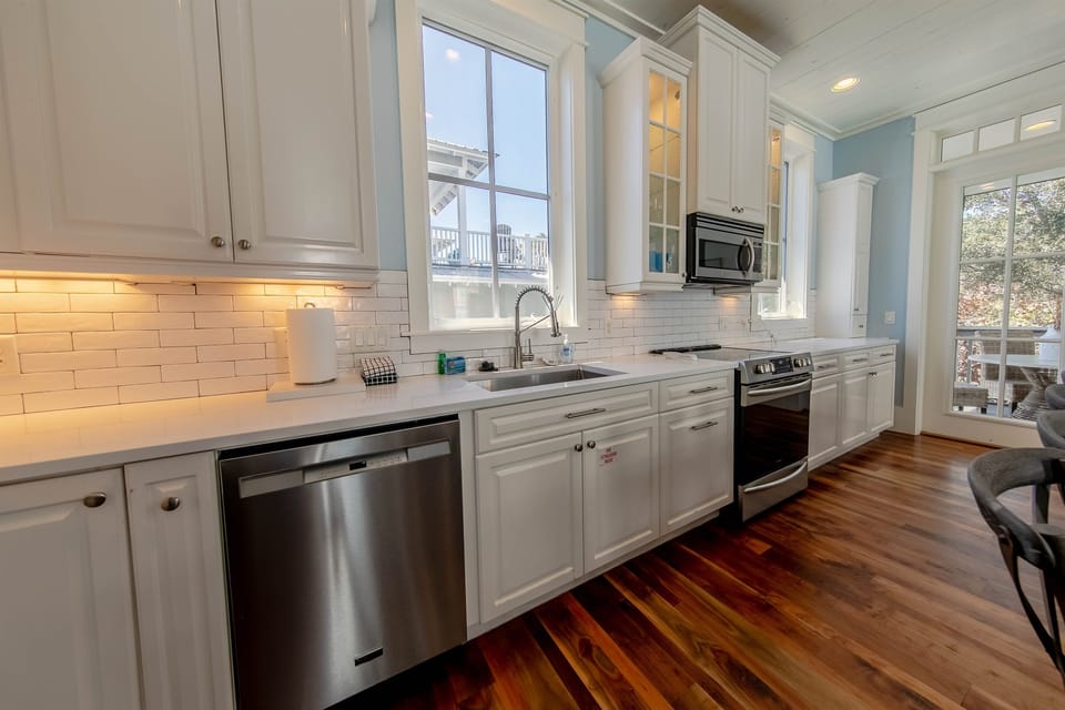 🍽️  Fully equipped kitchen with all the essentials, including an air fryer for quick and tasty meals!