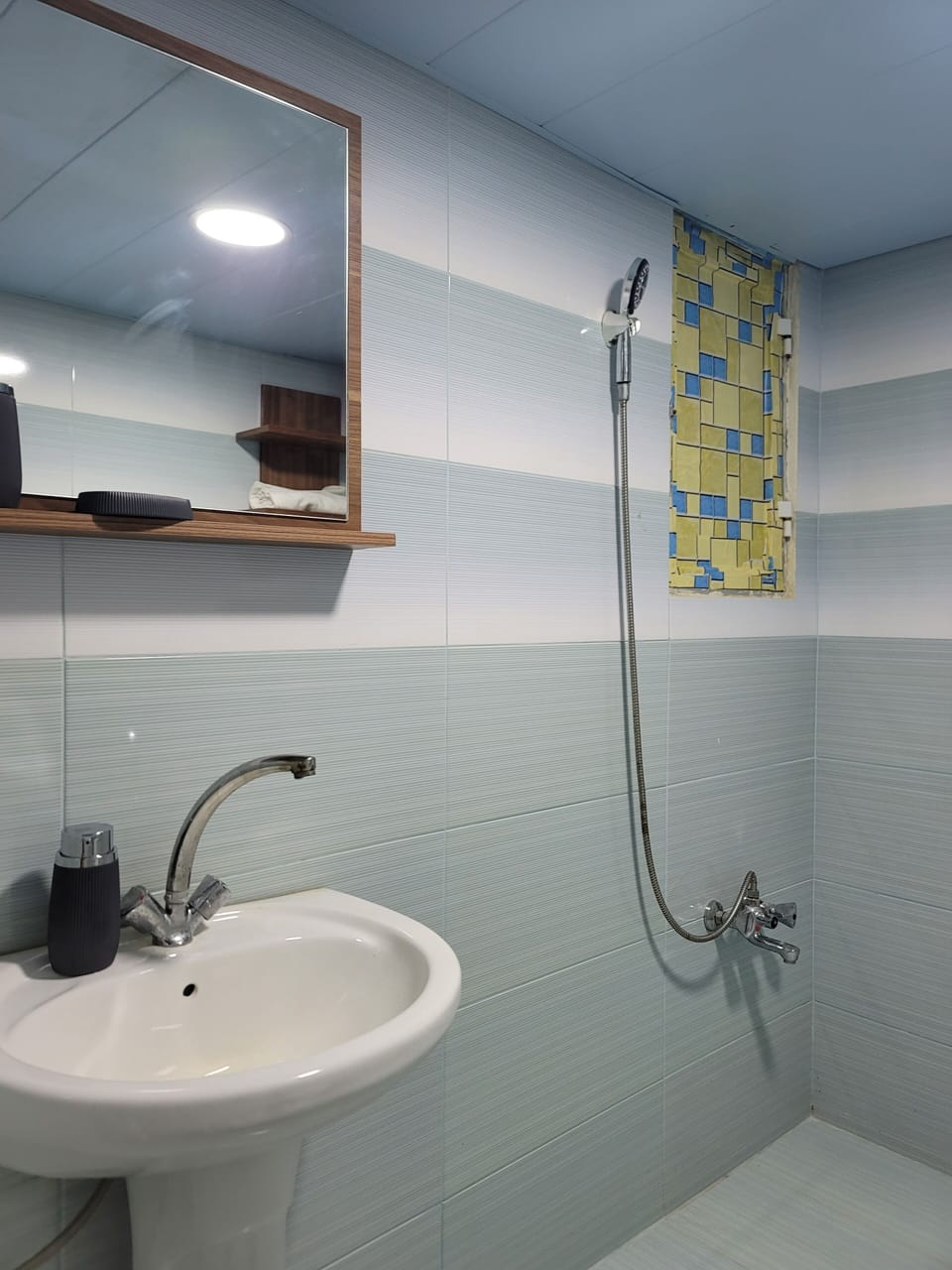Comfort Double or Twin Room | Bathroom | Free toiletries, hair dryer (on request), slippers, towels