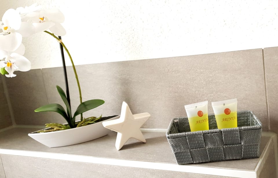 Bathroom amenities