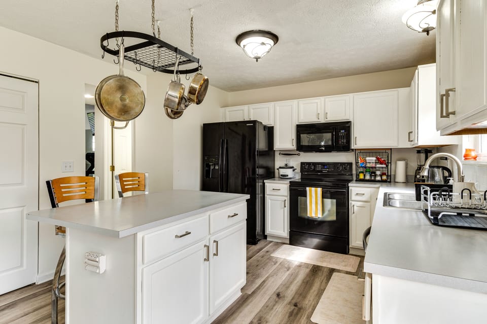 Kitchen | 1,848 Sq Ft | Keyless Entry | Free WiFi (High Speed) | Home Gym