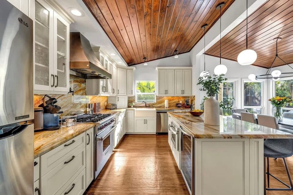 Fully equipped chef's kitchen