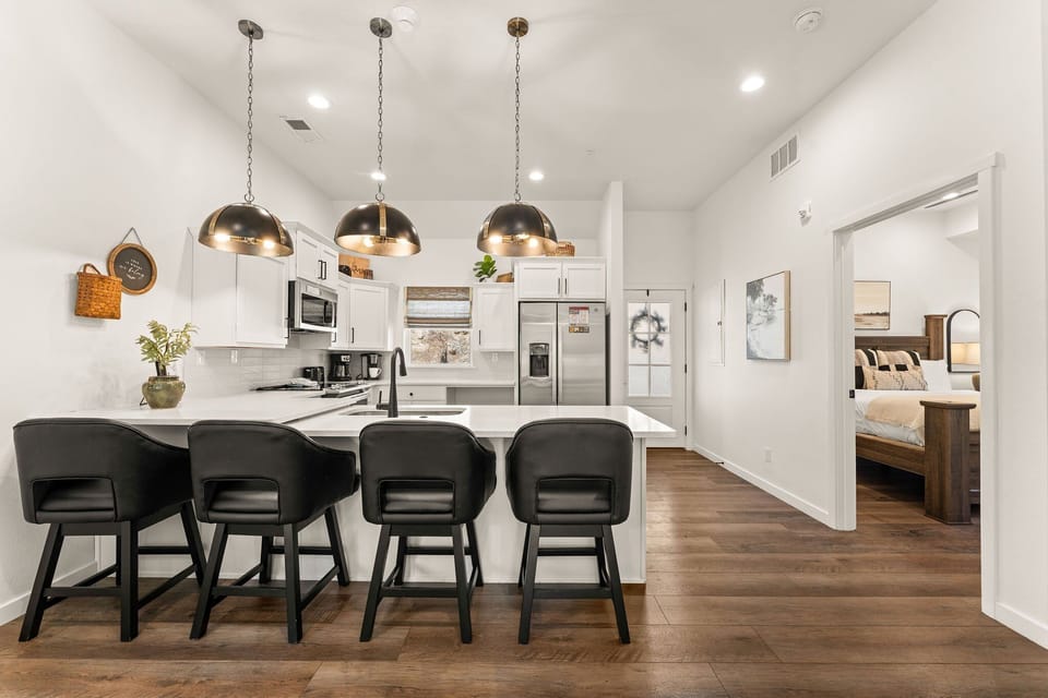 Fully Equipped Kitchen with Extra Seating at teh Counter