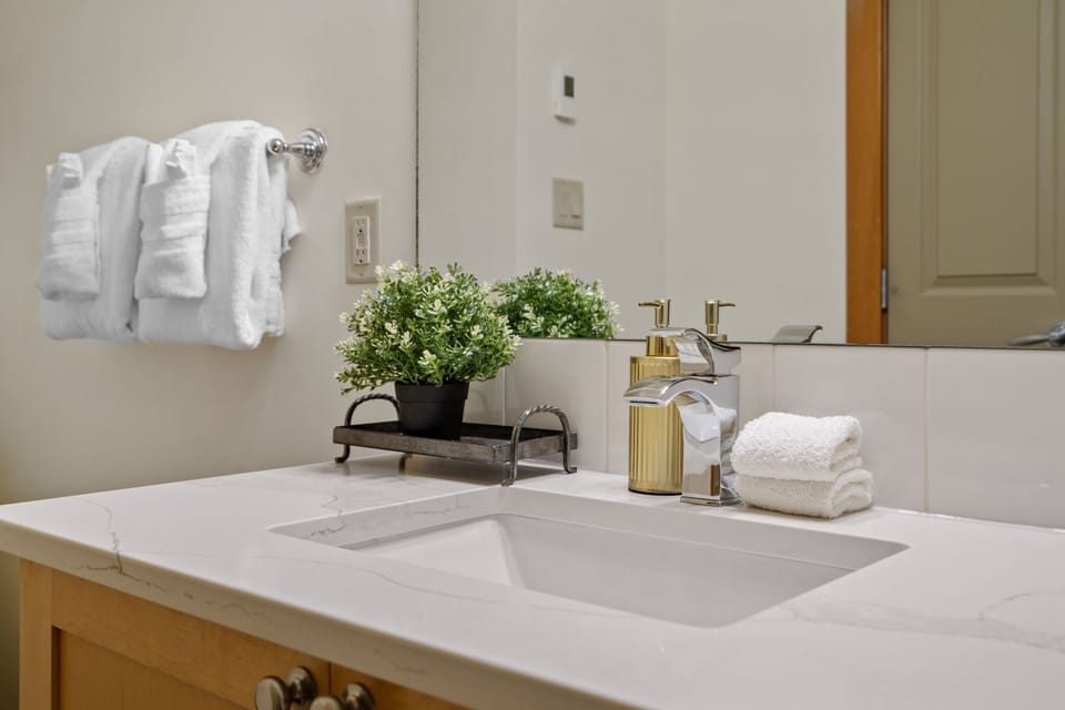 Unit 1-Full Bathroom Connected to Master Bedroom