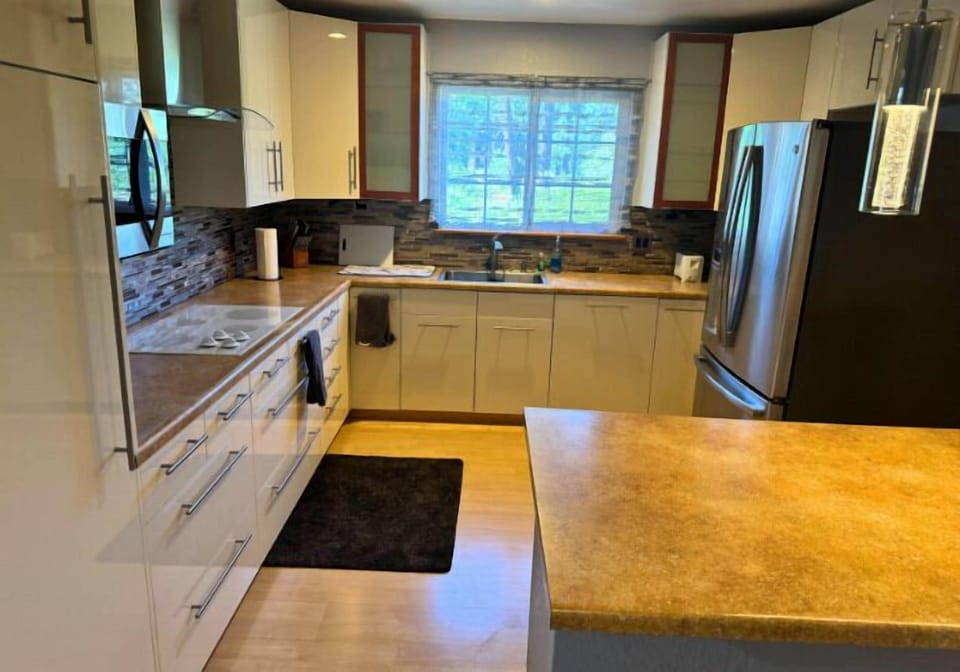 Signature Studio Suite | Private kitchen | Mini-fridge, microwave, coffee/tea maker