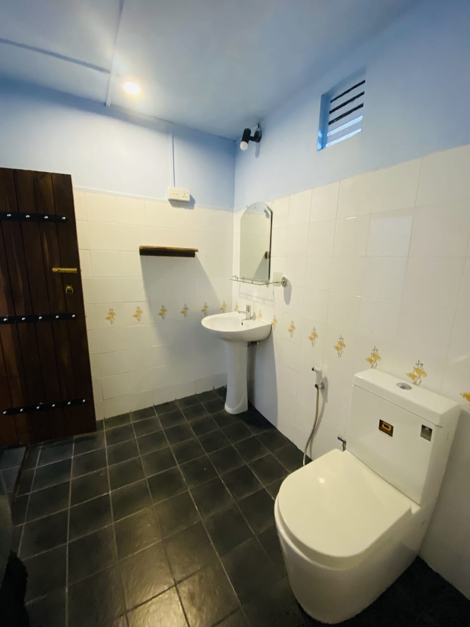 Family Quadruple Room, 2 Double Beds, Smoking, Lake View | Bathroom | Shower, towels, soap, shampoo