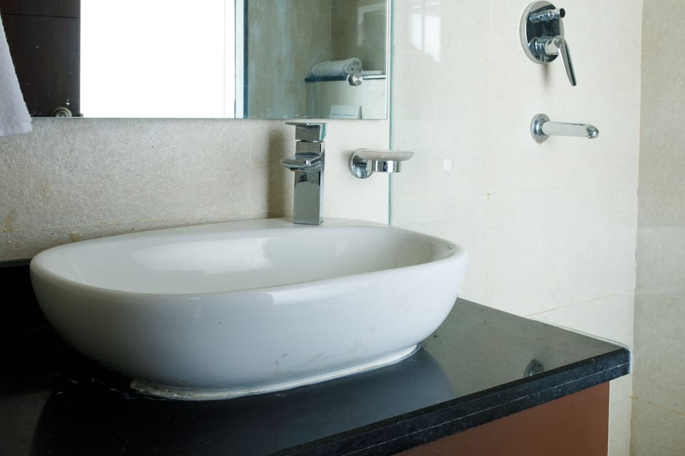 Shower, rainfall showerhead, free toiletries, hair dryer
