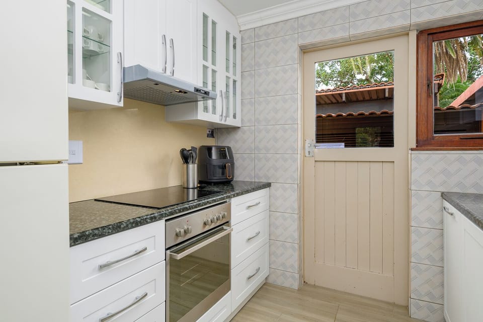 Classic Villa | Private kitchen | Electric kettle
