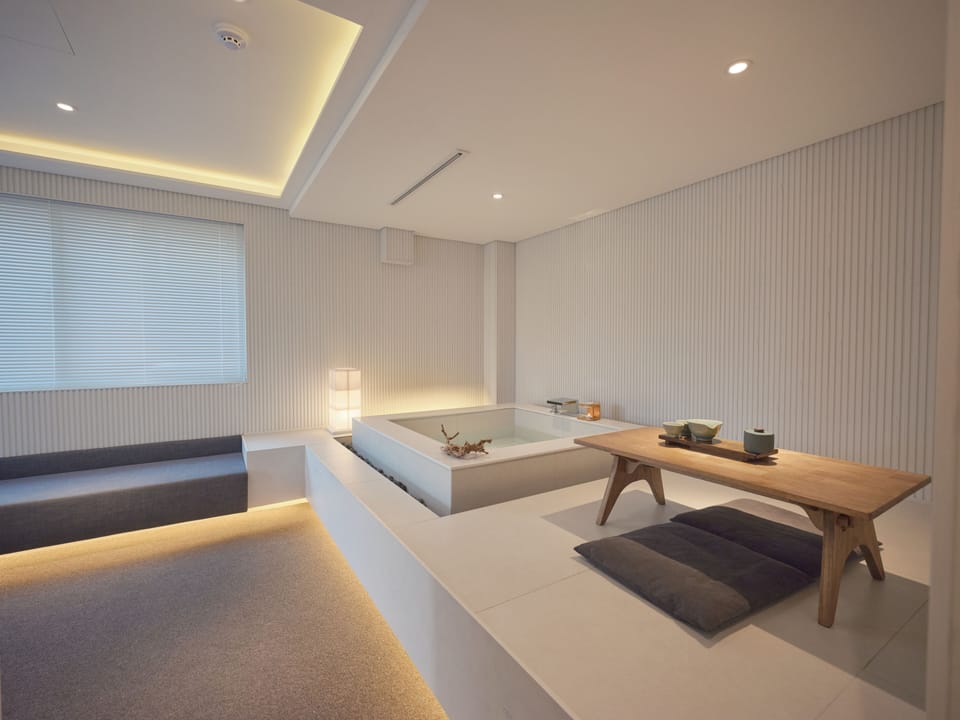 Double Private Spa (Run of House) | Desk, free WiFi, bed sheets