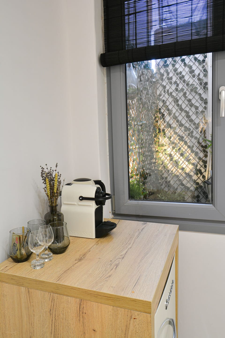 White Stone Suite | Minibar, laptop workspace, soundproofing, iron/ironing board
