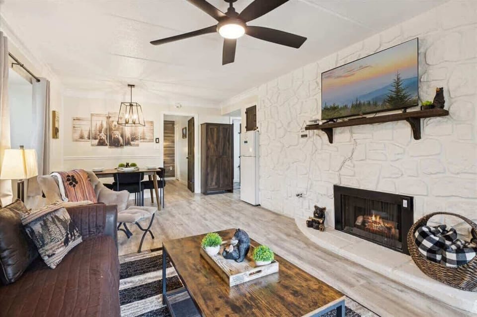 Living Room Retreat: Enjoy mountain views and gatherings around the cozy fireplace and stylish decor!