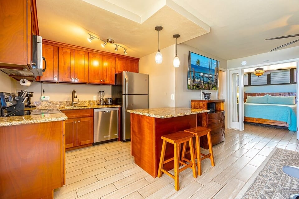 Condo, 1 Bedroom | Private kitchen | Coffee/tea maker, fridge, oven, toaster