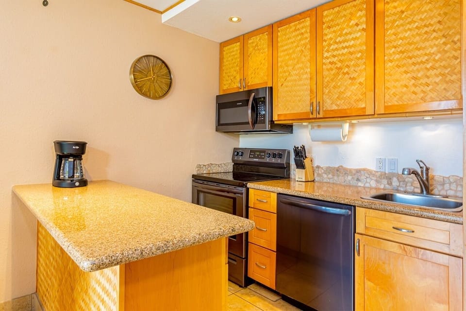 Condo, 1 Bedroom | Private kitchen | Coffee/tea maker, fridge, oven, toaster