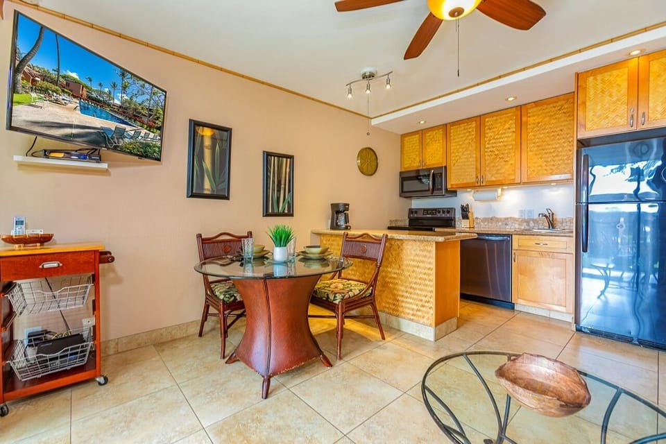 Condo, 1 Bedroom | Dining
