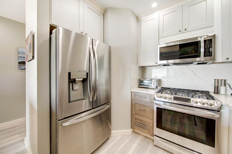 Condo, 2 Bedrooms | Private kitchen | Coffee/tea maker, fridge, oven, dishwasher