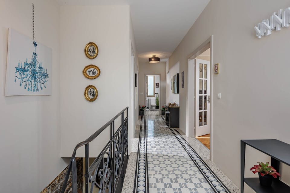 Family Villa, 5 Bedrooms, Balcony, Mountainside (Villa Okra With Pool) | Interior