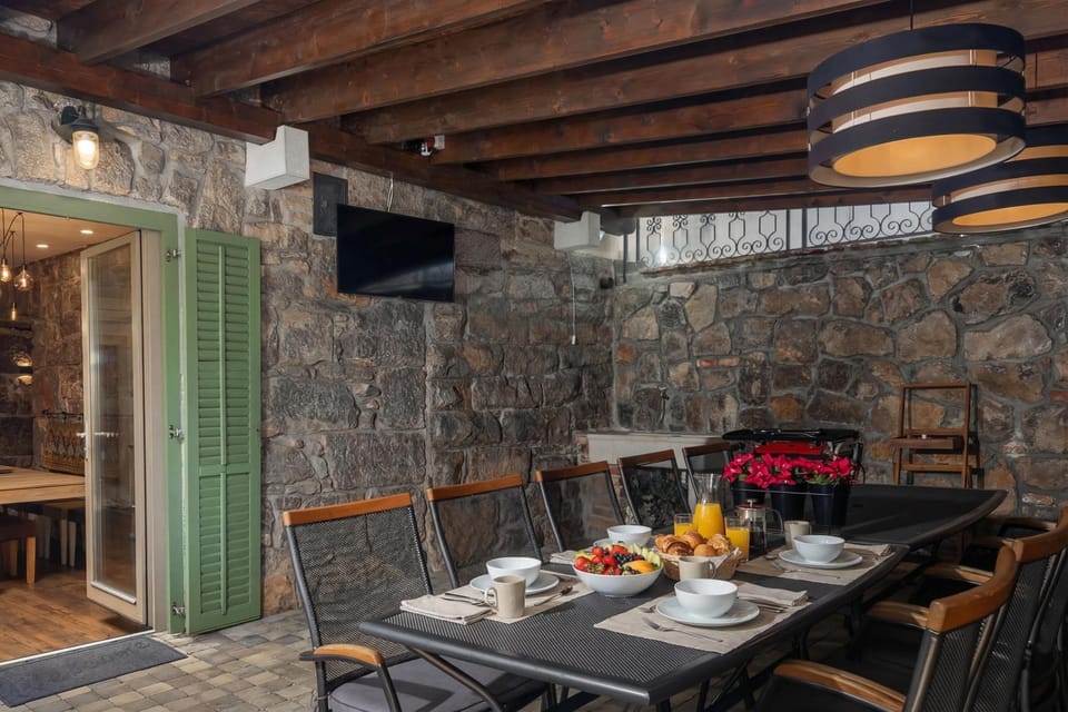 Family Villa, 5 Bedrooms, Balcony, Mountainside (Villa Okra With Pool) | Outdoor dining
