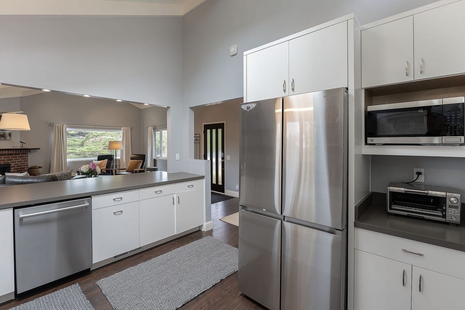 Fully Equipped Kitchen, Stainless Steel Appliances
