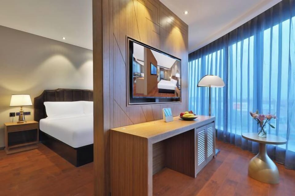 Down comforters, minibar (free items), WiFi (free), bed sheets