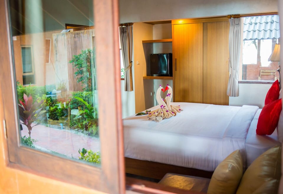 Deluxe Garden Bungalow | Blackout drapes, cribs/infant beds, rollaway beds, free WiFi