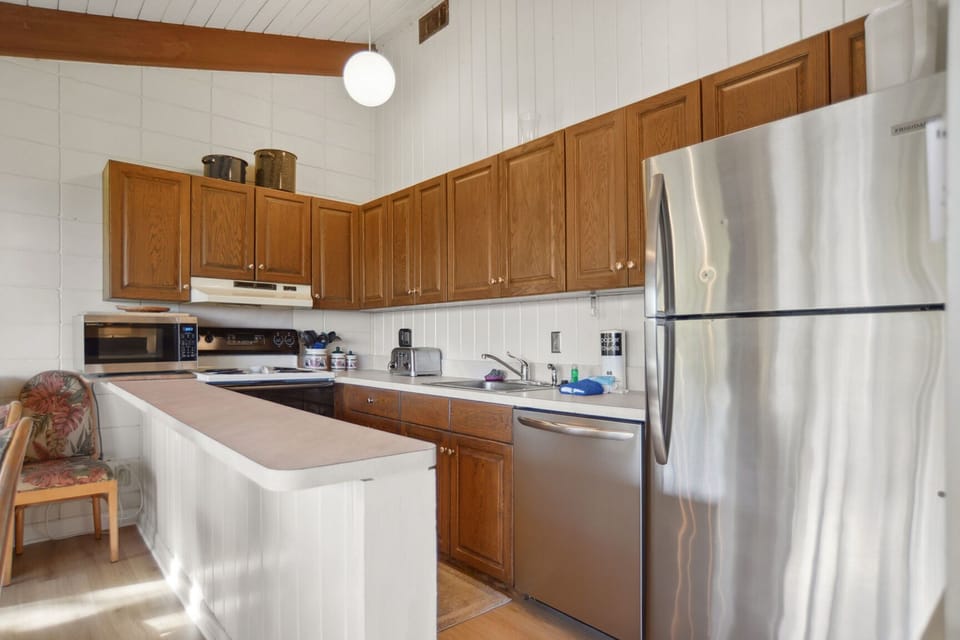 Kitchen with Peninsula