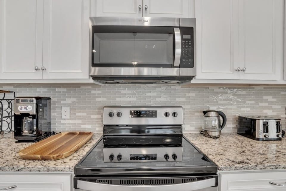 Townhome, 5 Bedrooms | Private kitchen