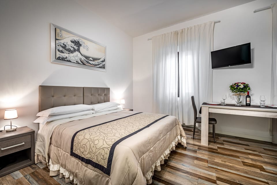 Standard Studio | Down comforters, minibar, desk, soundproofing
