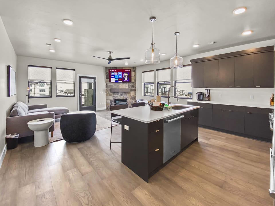 Condo, 3 Bedrooms | Interior