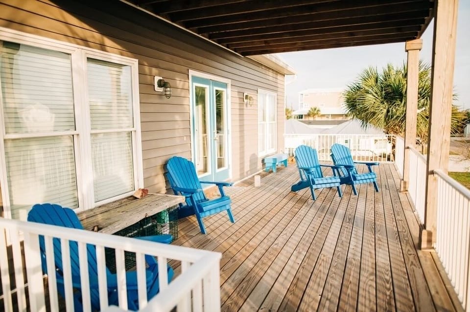 Nothing beats the Ocean views from the 2 expansive decks!
