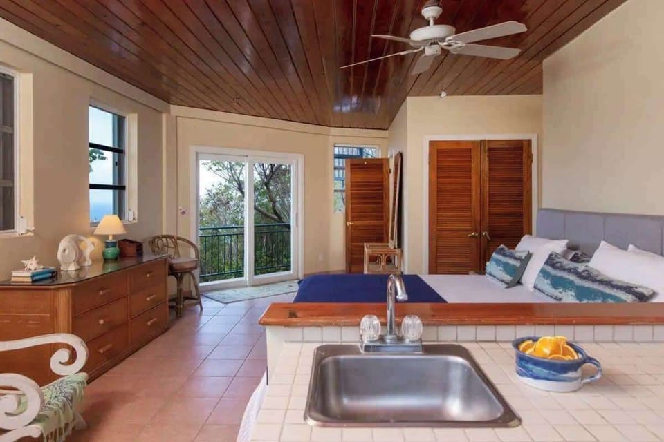 Lower private apartment 
