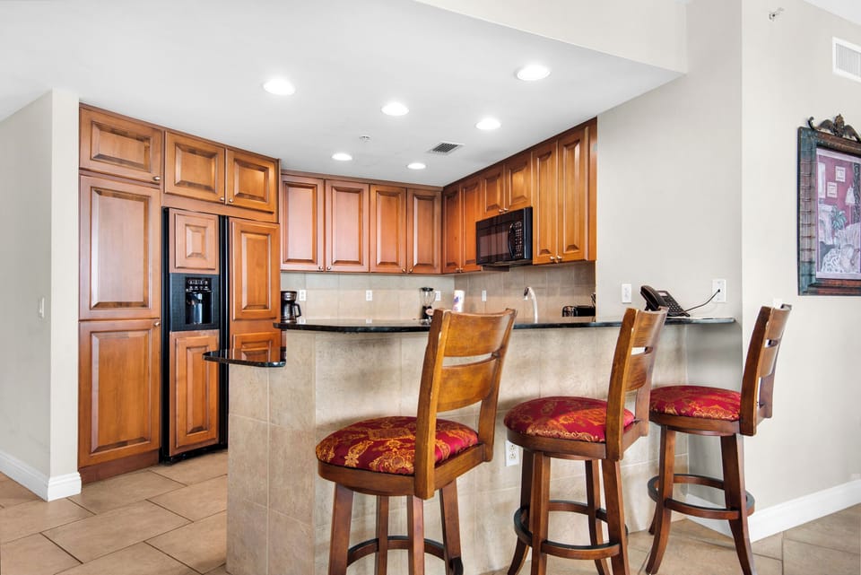 Eat-in bar seating