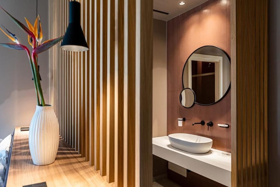 Shower, bidet, towels, soap