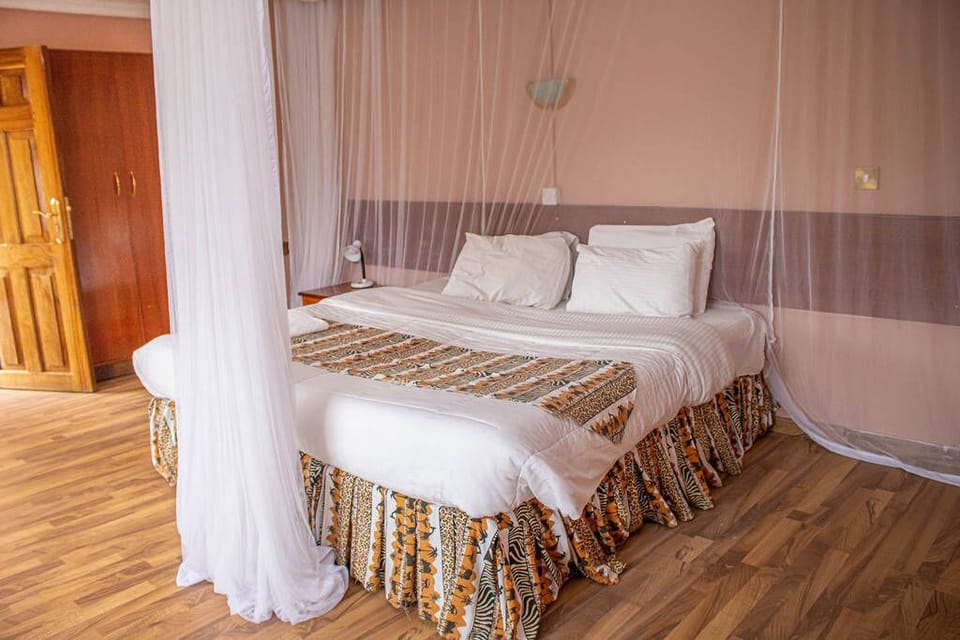 Comfort Double Room | In-room safe, desk, laptop workspace, free WiFi