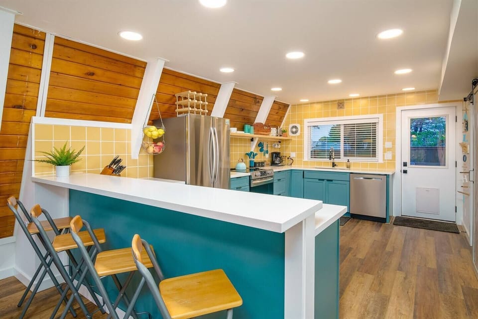 Bring your foodie friends because the eat-in bar is the perfect spot for socializing while delicious meals are being prepared.