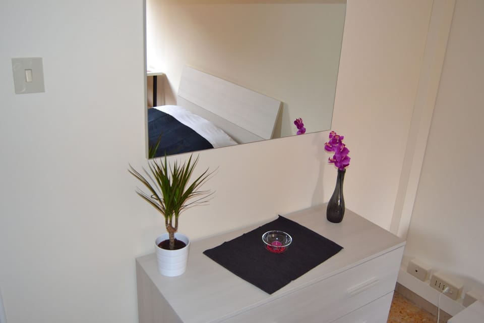 Double Room, Shared Bathroom | Down comforters, desk, free WiFi, bed sheets