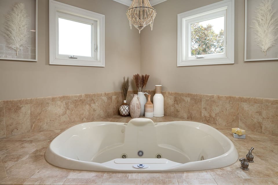 Jetted Soaking Tub in Master Bath