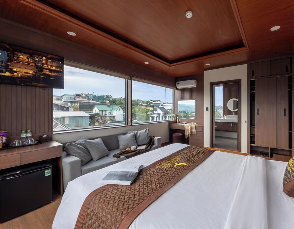 Deluxe Double Room | Premium bedding, down comforters, memory foam beds, minibar