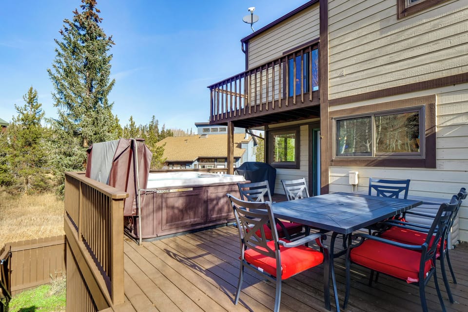 Furnished Deck | Gas Grill | Outdoor Dining | Hot Tub