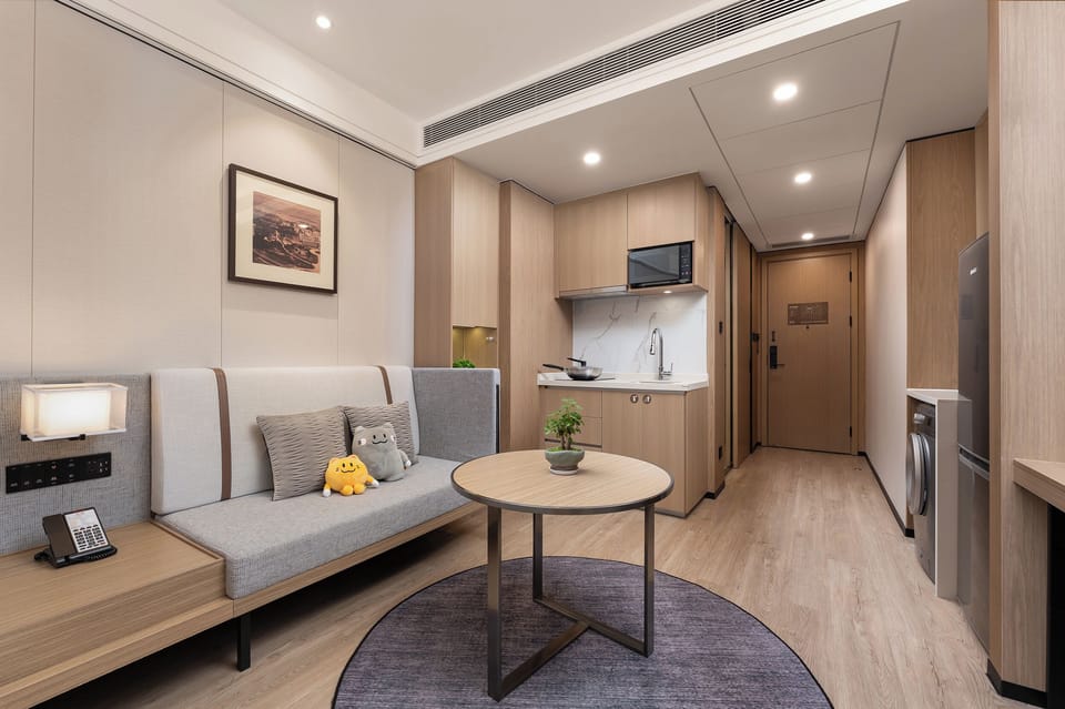 Deluxe Studio | Down comforters, minibar, in-room safe, desk