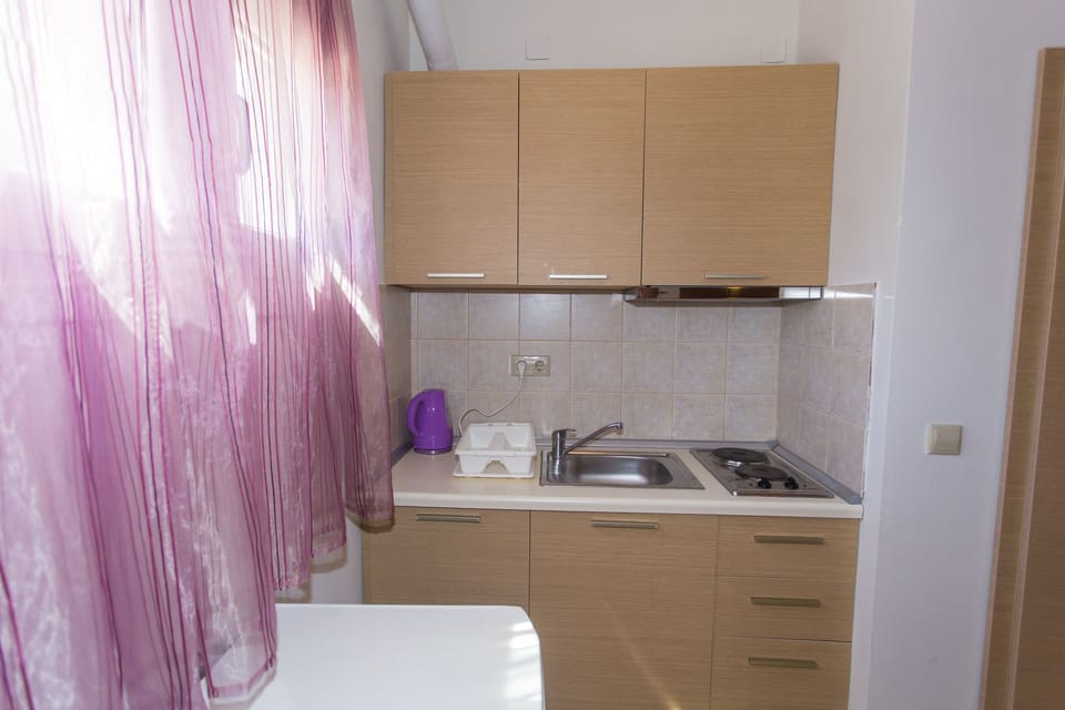 Triple Room, Garden View | Private kitchen | Coffee/tea maker, fridge