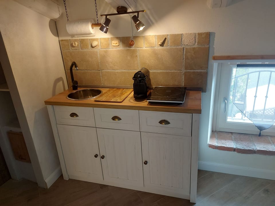 Design Double Room, 1 King Bed | Desk, laptop workspace, free WiFi, bed sheets
