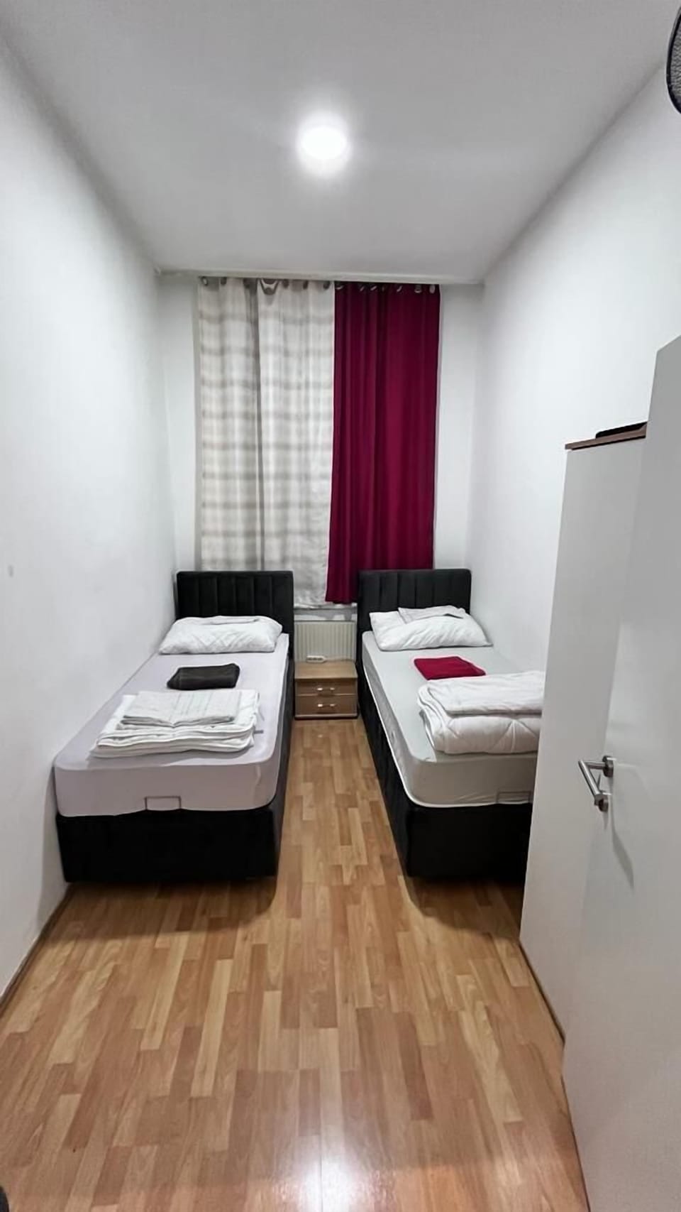 Basic Double or Twin Room, Non Smoking, Shared Bathroom | Free WiFi, bed sheets