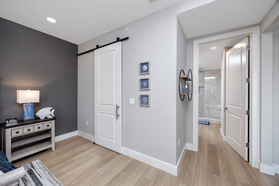 Primary Closet & En Suite Bathroom