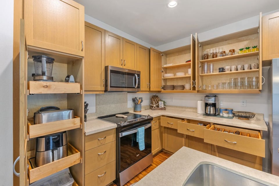 Fully stocked Kitchen
