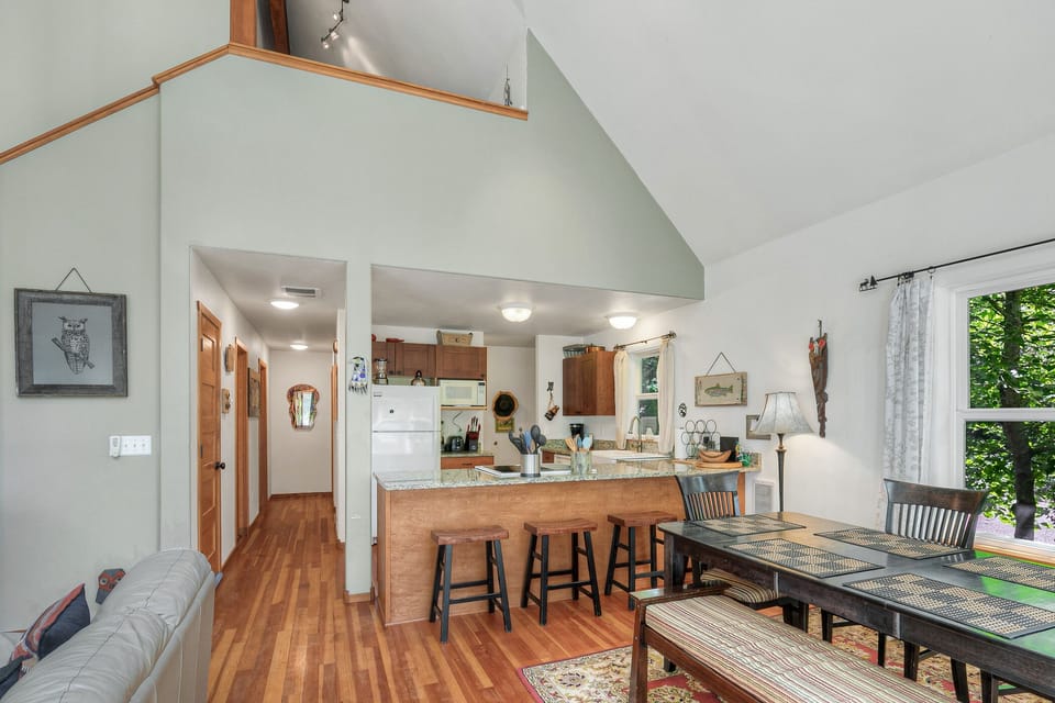 Additional seating at the countertop