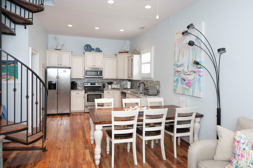 Beautifully decorated, open and airy!